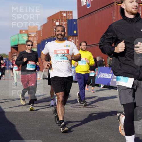 03.10.2025 - Köhlbrandbrückenlauf Michael Burmester http://msf.ph/oto/9024901 03.10.2025 10:27:34 Ziel 1472, 2059, 2086, 2162, 2166, 2192, 2237, 2352, 3346, 3429, 3451, 3452, 3626, 3739 meine-sportfotos.de