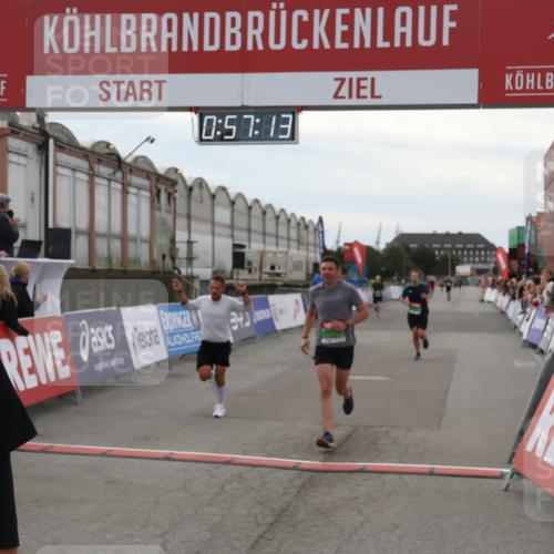03.10.2025 - Köhlbrandbrückenlauf Julia Fischer http://msf.ph/oto/9024902 03.10.2025 15:57:13 Ziel 7041, 7107, 7593, 7618, 9032, 9751 meine-sportfotos.de
