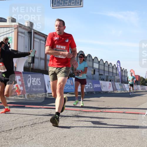03.10.2025 - Köhlbrandbrückenlauf Luisa Fischer http://msf.ph/oto/9024911 03.10.2025 12:53:28 Ziel 4029, 4142, 4155, 5786, 6241, 6656, 6804 meine-sportfotos.de