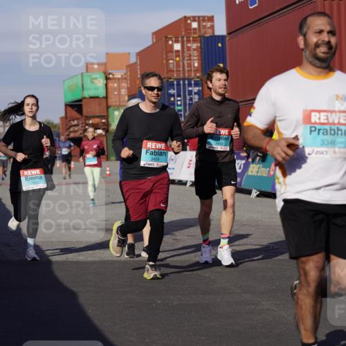 03.10.2025 - Köhlbrandbrückenlauf Michael Burmester http://msf.ph/oto/9024913 03.10.2025 10:27:35 Ziel 1472, 1759, 2059, 2086, 2162, 2166, 2192, 2237, 2352, 3346, 3429, 3451, 3452, 3626, 3739 meine-sportfotos.de