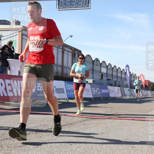 03.10.2025 - Köhlbrandbrückenlauf Luisa Fischer http://msf.ph/oto/9024915 03.10.2025 12:53:29 Ziel 4029, 4142, 4155, 6241, 6656, 6804 meine-sportfotos.de