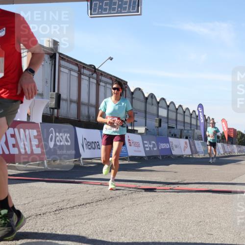 03.10.2025 - Köhlbrandbrückenlauf Luisa Fischer http://msf.ph/oto/9024919 03.10.2025 12:53:29 Ziel 4029, 4142, 4155, 6241, 6656, 6804 meine-sportfotos.de
