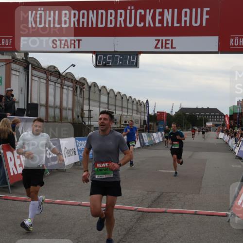 03.10.2025 - Köhlbrandbrückenlauf Julia Fischer http://msf.ph/oto/9024920 03.10.2025 15:57:14 Ziel 7041, 7107, 7593, 7618, 9032, 9751 meine-sportfotos.de