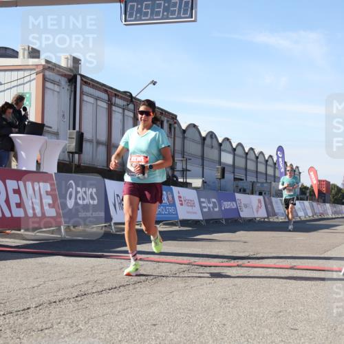 03.10.2025 - Köhlbrandbrückenlauf Luisa Fischer http://msf.ph/oto/9024924 03.10.2025 12:53:29 Ziel 4029, 4142, 4155, 6241, 6656, 6804 meine-sportfotos.de