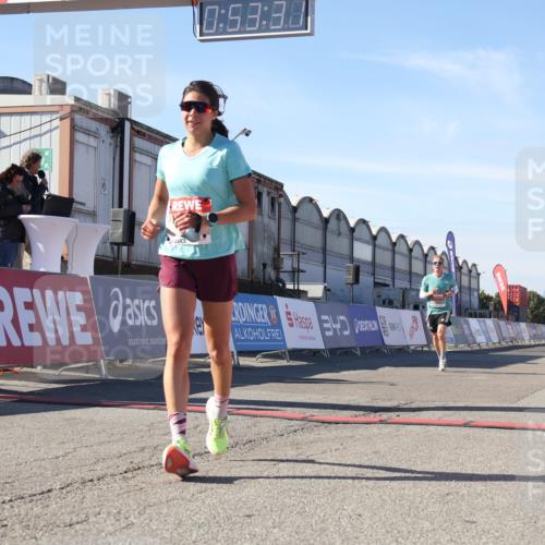 03.10.2025 - Köhlbrandbrückenlauf Luisa Fischer http://msf.ph/oto/9024932 03.10.2025 12:53:30 Ziel 4029, 4155, 6241, 6656, 6804 meine-sportfotos.de