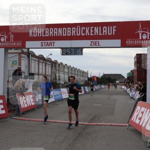 03.10.2025 - Köhlbrandbrückenlauf Julia Fischer http://msf.ph/oto/9024933 03.10.2025 15:57:16 Ziel 7041, 7107, 7593, 7618, 9032, 9087, 9751 meine-sportfotos.de