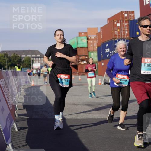 03.10.2025 - Köhlbrandbrückenlauf Michael Burmester http://msf.ph/oto/9024936 03.10.2025 10:27:36 Ziel 1472, 1759, 2059, 2086, 2162, 2166, 2192, 2237, 2352, 3346, 3429, 3451, 3452, 3626, 3739 meine-sportfotos.de