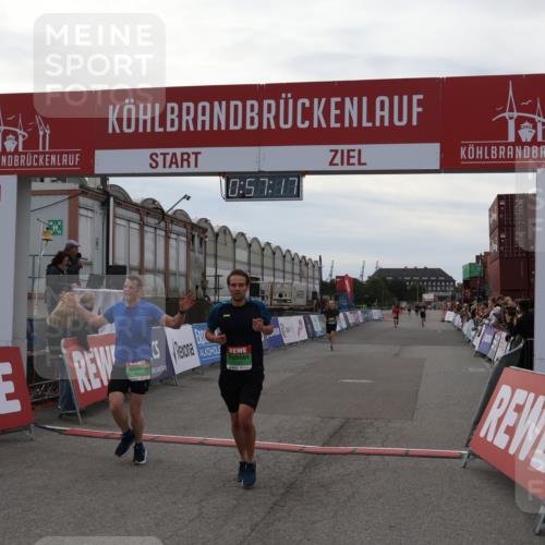 03.10.2025 - Köhlbrandbrückenlauf Julia Fischer http://msf.ph/oto/9024940 03.10.2025 15:57:17 Ziel 7041, 7107, 7593, 7618, 9032, 9087, 9751 meine-sportfotos.de