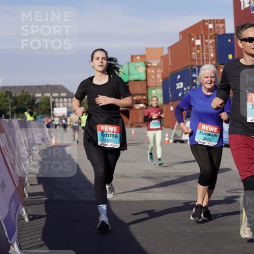 03.10.2025 - Köhlbrandbrückenlauf Michael Burmester http://msf.ph/oto/9024941 03.10.2025 10:27:36 Ziel 1472, 1759, 2059, 2086, 2162, 2166, 2192, 2237, 2352, 3346, 3429, 3451, 3452, 3626, 3739 meine-sportfotos.de