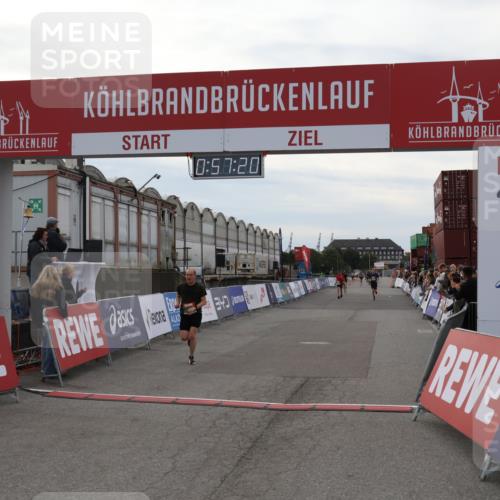 03.10.2025 - Köhlbrandbrückenlauf Julia Fischer http://msf.ph/oto/9024956 03.10.2025 15:57:21 Ziel 7107, 7593, 7618, 9032, 9087 meine-sportfotos.de