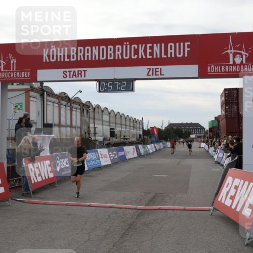 03.10.2025 - Köhlbrandbrückenlauf Julia Fischer http://msf.ph/oto/9024967 03.10.2025 15:57:21 Ziel 7107, 7593, 7618, 9032, 9087 meine-sportfotos.de