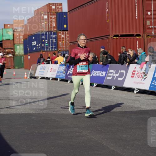 03.10.2025 - Köhlbrandbrückenlauf Michael Burmester http://msf.ph/oto/9024972 03.10.2025 10:27:39 Ziel 1004, 1342, 1472, 1759, 1993, 2086, 2166, 3429, 3451, 3452, 3626, 3739 meine-sportfotos.de