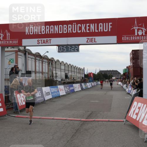 03.10.2025 - Köhlbrandbrückenlauf Julia Fischer http://msf.ph/oto/9024975 03.10.2025 15:57:22 Ziel 7107, 7593, 7618, 9032, 9087, 9668 meine-sportfotos.de