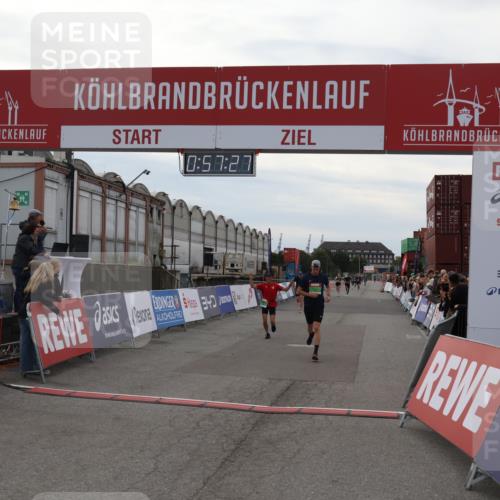 03.10.2025 - Köhlbrandbrückenlauf Julia Fischer http://msf.ph/oto/9024981 03.10.2025 15:57:27 Ziel 7261, 7535, 9087, 9668 meine-sportfotos.de