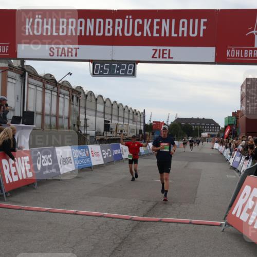 03.10.2025 - Köhlbrandbrückenlauf Julia Fischer http://msf.ph/oto/9024991 03.10.2025 15:57:28 Ziel 7261, 7535, 9087, 9668 meine-sportfotos.de
