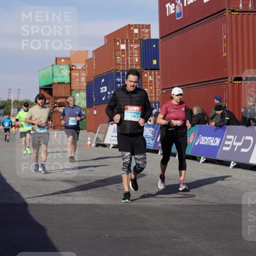 03.10.2025 - Köhlbrandbrückenlauf Michael Burmester http://msf.ph/oto/9024994 03.10.2025 10:27:44 Ziel 1004, 1342, 1759, 1993, 2086, 2525 meine-sportfotos.de