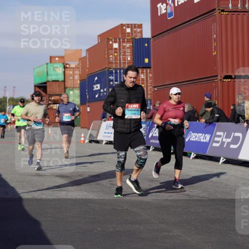 03.10.2025 - Köhlbrandbrückenlauf Michael Burmester http://msf.ph/oto/9025001 03.10.2025 10:27:44 Ziel 1004, 1342, 1759, 1993, 2086, 2525 meine-sportfotos.de