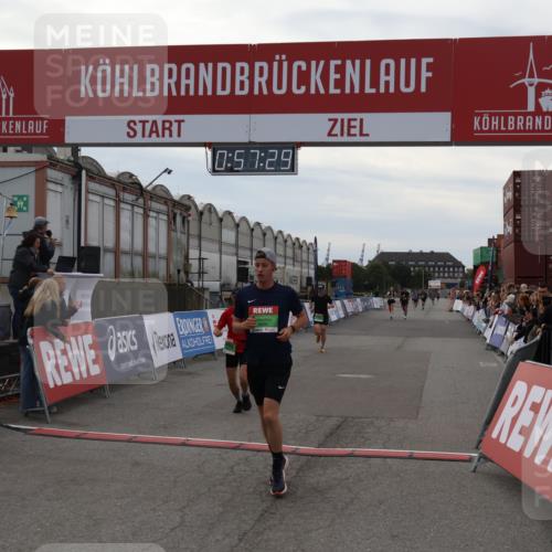 03.10.2025 - Köhlbrandbrückenlauf Julia Fischer http://msf.ph/oto/9025008 03.10.2025 15:57:29 Ziel 7261, 7535, 9087, 9668 meine-sportfotos.de