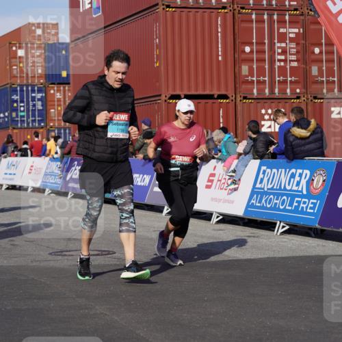 03.10.2025 - Köhlbrandbrückenlauf Michael Burmester http://msf.ph/oto/9025010 03.10.2025 10:27:45 Ziel 1004, 1342, 1759, 1993, 2525 meine-sportfotos.de