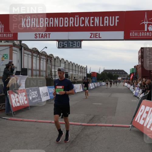 03.10.2025 - Köhlbrandbrückenlauf Julia Fischer http://msf.ph/oto/9025012 03.10.2025 15:57:30 Ziel 7261, 7535, 9087, 9668 meine-sportfotos.de