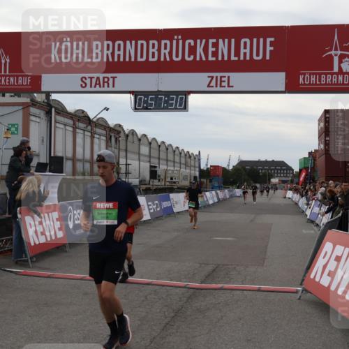 03.10.2025 - Köhlbrandbrückenlauf Julia Fischer http://msf.ph/oto/9025015 03.10.2025 15:57:30 Ziel 7261, 7535, 9087, 9668 meine-sportfotos.de