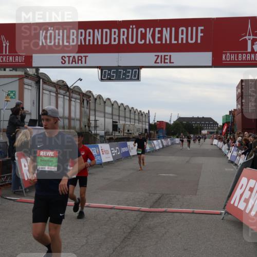 03.10.2025 - Köhlbrandbrückenlauf Julia Fischer http://msf.ph/oto/9025019 03.10.2025 15:57:30 Ziel 7261, 7535, 9087, 9668 meine-sportfotos.de