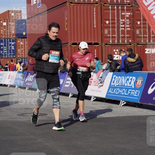 03.10.2025 - Köhlbrandbrückenlauf Michael Burmester http://msf.ph/oto/9025020 03.10.2025 10:27:45 Ziel 1004, 1342, 1759, 1993, 2525 meine-sportfotos.de