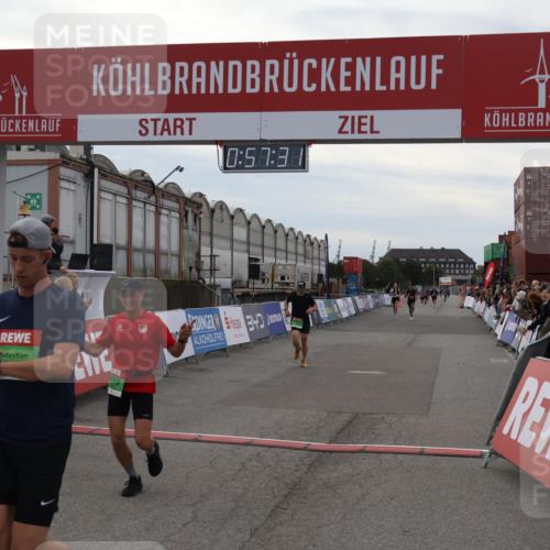 03.10.2025 - Köhlbrandbrückenlauf Julia Fischer http://msf.ph/oto/9025024 03.10.2025 15:57:31 Ziel 7261, 7535, 9087, 9668 meine-sportfotos.de