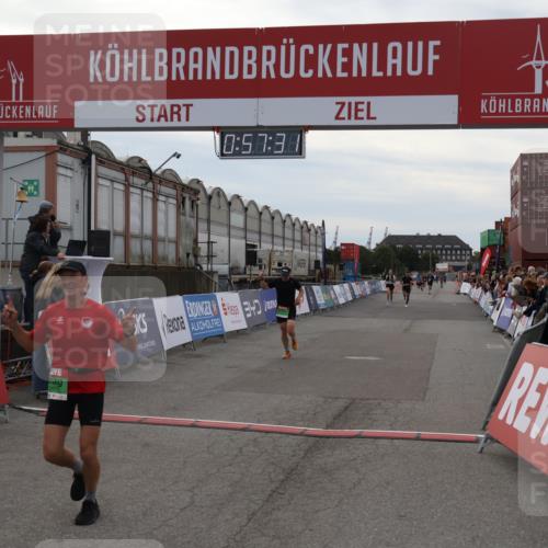 03.10.2025 - Köhlbrandbrückenlauf Julia Fischer http://msf.ph/oto/9025027 03.10.2025 15:57:31 Ziel 7261, 7535, 9087, 9668 meine-sportfotos.de