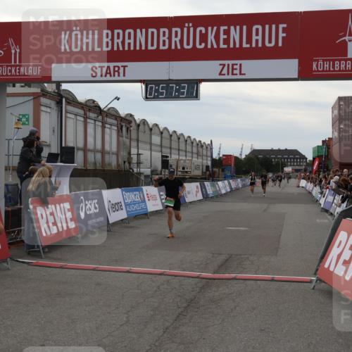 03.10.2025 - Köhlbrandbrückenlauf Julia Fischer http://msf.ph/oto/9025030 03.10.2025 15:57:32 Ziel 7261, 7535, 9668 meine-sportfotos.de