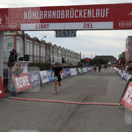 03.10.2025 - Köhlbrandbrückenlauf Julia Fischer http://msf.ph/oto/9025035 03.10.2025 15:57:32 Ziel 7261, 7535, 9668 meine-sportfotos.de