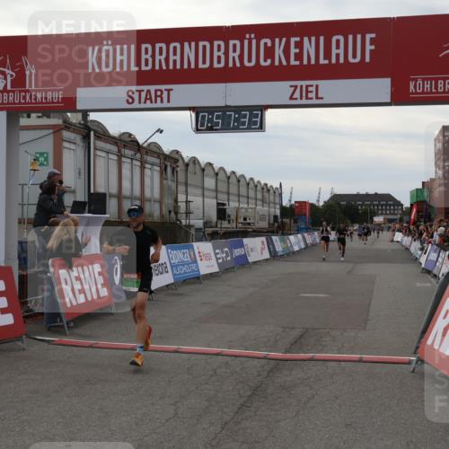 03.10.2025 - Köhlbrandbrückenlauf Julia Fischer http://msf.ph/oto/9025044 03.10.2025 15:57:33 Ziel 7261, 7535, 9177, 9178, 9668 meine-sportfotos.de