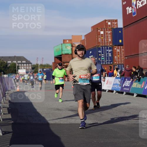 03.10.2025 - Köhlbrandbrückenlauf Michael Burmester http://msf.ph/oto/9025047 03.10.2025 10:27:46 Ziel 1004, 1342, 1759, 1993, 2525 meine-sportfotos.de