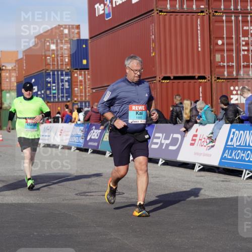 03.10.2025 - Köhlbrandbrückenlauf Michael Burmester http://msf.ph/oto/9025060 03.10.2025 10:27:49 Ziel 1004, 1342, 1993, 2525, 3393 meine-sportfotos.de
