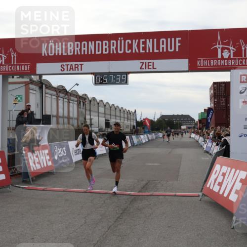03.10.2025 - Köhlbrandbrückenlauf Julia Fischer http://msf.ph/oto/9025063 03.10.2025 15:57:39 Ziel 7261, 7535, 9177, 9178 meine-sportfotos.de
