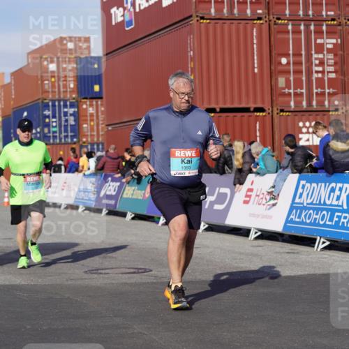 03.10.2025 - Köhlbrandbrückenlauf Michael Burmester http://msf.ph/oto/9025073 03.10.2025 10:27:49 Ziel 1004, 1342, 1993, 2525, 3393 meine-sportfotos.de