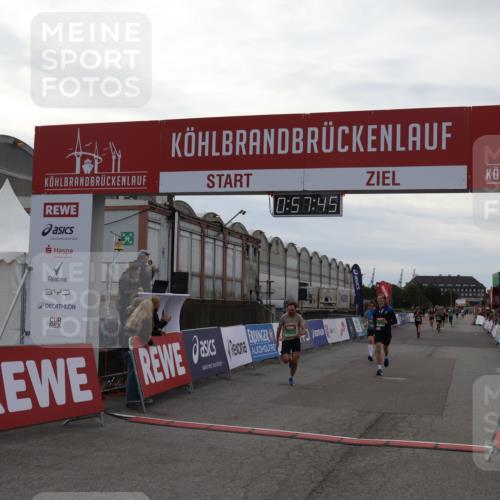 03.10.2025 - Köhlbrandbrückenlauf Julia Fischer http://msf.ph/oto/9025075 03.10.2025 15:57:46 Ziel 7082, 7274, 8916, 9177, 9178 meine-sportfotos.de