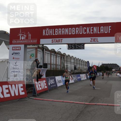 03.10.2025 - Köhlbrandbrückenlauf Julia Fischer http://msf.ph/oto/9025078 03.10.2025 15:57:46 Ziel 7082, 7274, 8916, 9177, 9178 meine-sportfotos.de