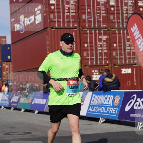 03.10.2025 - Köhlbrandbrückenlauf Michael Burmester http://msf.ph/oto/9025092 03.10.2025 10:27:51 Ziel 1004, 1993, 2525, 2752, 3393 meine-sportfotos.de