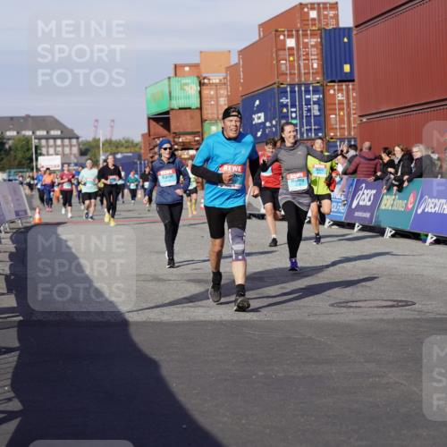 03.10.2025 - Köhlbrandbrückenlauf Michael Burmester http://msf.ph/oto/9025098 03.10.2025 10:27:57 Ziel 2320, 2621, 2630, 2632, 2752, 3393, 3670 meine-sportfotos.de