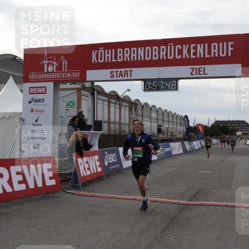 03.10.2025 - Köhlbrandbrückenlauf Julia Fischer http://msf.ph/oto/9025099 03.10.2025 15:57:48 Ziel 7082, 7127, 7274, 7570, 8916, 9177, 9178 meine-sportfotos.de