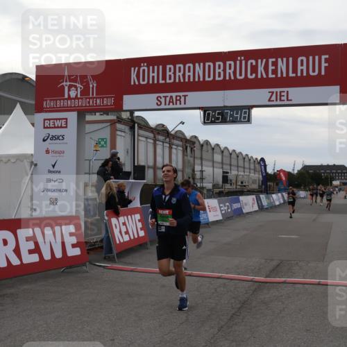 03.10.2025 - Köhlbrandbrückenlauf Julia Fischer http://msf.ph/oto/9025102 03.10.2025 15:57:49 Ziel 7082, 7127, 7274, 7570, 8916, 9177, 9178 meine-sportfotos.de