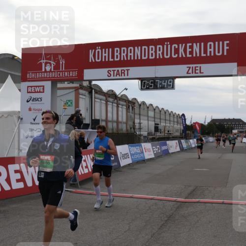 03.10.2025 - Köhlbrandbrückenlauf Julia Fischer http://msf.ph/oto/9025109 03.10.2025 15:57:49 Ziel 7082, 7127, 7274, 7570, 8916, 9177, 9178 meine-sportfotos.de