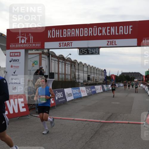 03.10.2025 - Köhlbrandbrückenlauf Julia Fischer http://msf.ph/oto/9025111 03.10.2025 15:57:50 Ziel 7082, 7127, 7274, 7570, 8916 meine-sportfotos.de