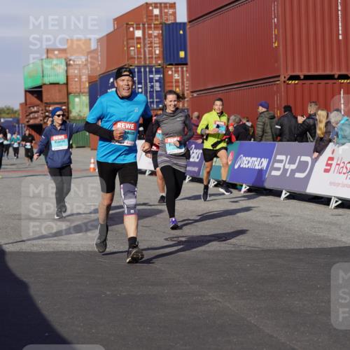 03.10.2025 - Köhlbrandbrückenlauf Michael Burmester http://msf.ph/oto/9025112 03.10.2025 10:27:57 Ziel 2320, 2621, 2630, 2632, 2752, 3393, 3670 meine-sportfotos.de