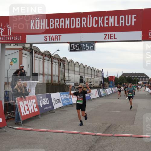 03.10.2025 - Köhlbrandbrückenlauf Julia Fischer http://msf.ph/oto/9025125 03.10.2025 15:57:53 Ziel 7051, 7082, 7127, 7131, 7274, 7570, 8916, 9438 meine-sportfotos.de