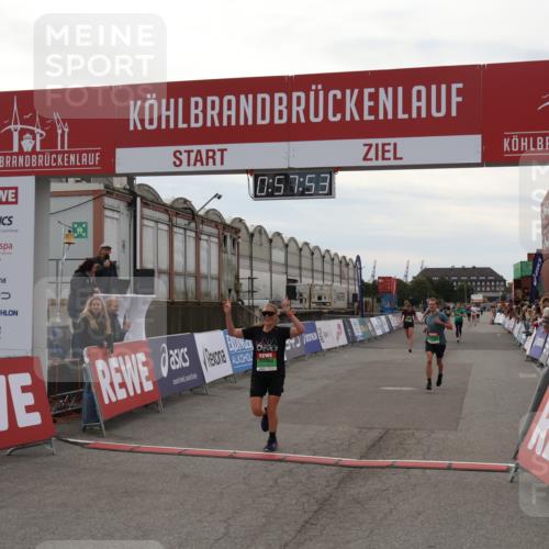 03.10.2025 - Köhlbrandbrückenlauf Julia Fischer http://msf.ph/oto/9025128 03.10.2025 15:57:53 Ziel 7051, 7082, 7127, 7131, 7274, 7570, 8916, 9438 meine-sportfotos.de