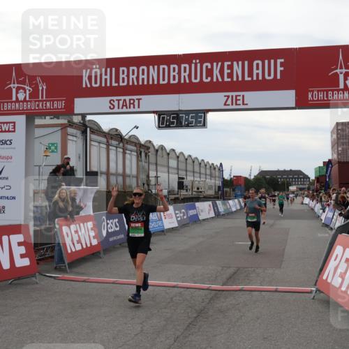 03.10.2025 - Köhlbrandbrückenlauf Julia Fischer http://msf.ph/oto/9025131 03.10.2025 15:57:53 Ziel 7051, 7082, 7127, 7131, 7274, 7570, 8916, 9438 meine-sportfotos.de