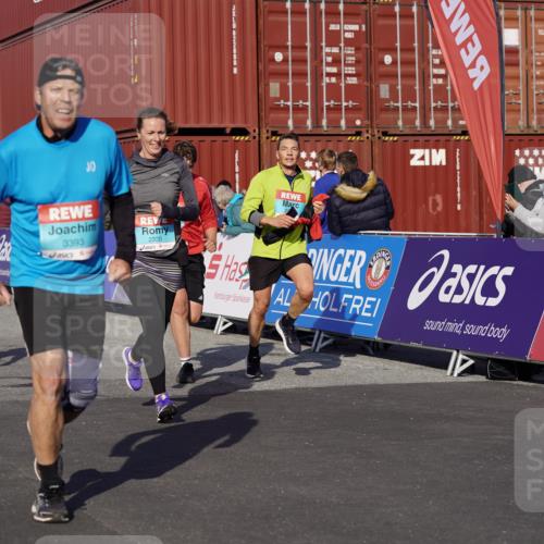 03.10.2025 - Köhlbrandbrückenlauf Michael Burmester http://msf.ph/oto/9025136 03.10.2025 10:27:59 Ziel 1775, 2320, 2621, 2630, 2632, 2752, 3393, 3614, 3670 meine-sportfotos.de