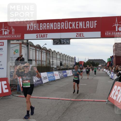 03.10.2025 - Köhlbrandbrückenlauf Julia Fischer http://msf.ph/oto/9025139 03.10.2025 15:57:54 Ziel 7051, 7082, 7127, 7131, 7274, 7570, 8916, 9438 meine-sportfotos.de
